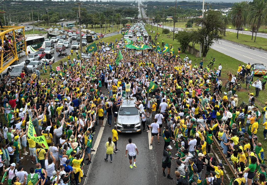 OPINIÃO - MILTON FIGUEIRÊDO:  A CAMINHADA QUE REACENDEU A DIREITA E DESESTABILIZOU A ESQUERDA NO BRASIL