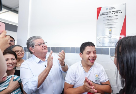 João Azevêdo entrega piscina terapêutica da Apae