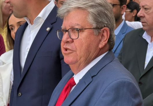 João Azevêdo anuncia reajuste salarial linear para servidores da Paraíba