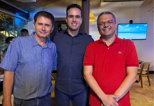 Lucas entra de cabeça na campanha de Cabedelo e referenda vice na chapa de Neto