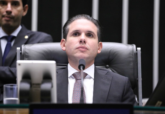 Hugo Motta encaminha PEC do fim da escala 6x1 à CCJ