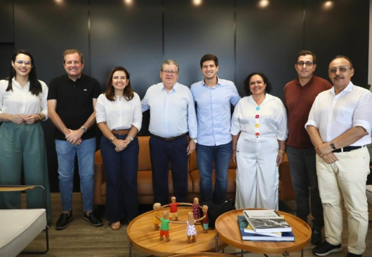 João Azevêdo se reúne com João Campos