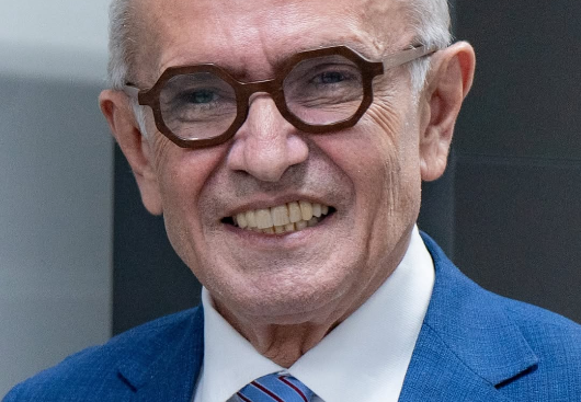 Prefeito de João Pessoa sanciona lei que garante atendimento prioritário a advogados em repartições e bancos