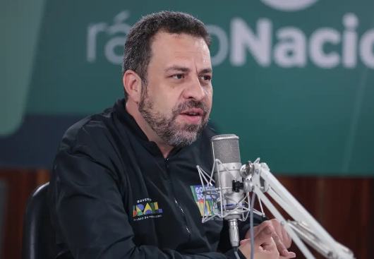 Acabar com a escala 6×1 é prioridade do governo, afirma Boulos