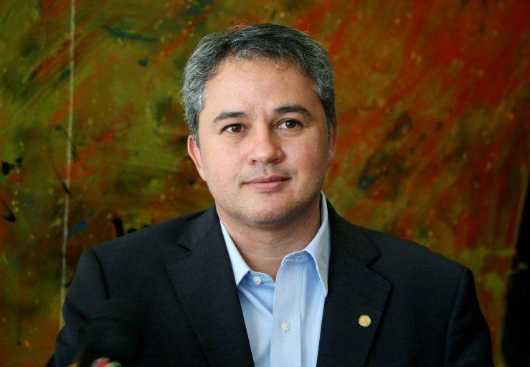 Efraim confirma presença de Flávio Bolsonaro em evento na PB