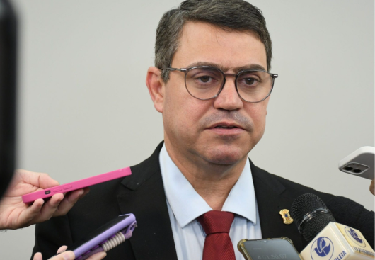 Dinho encaminha para Câmara MP que concede reajuste linear de 10% para servidores