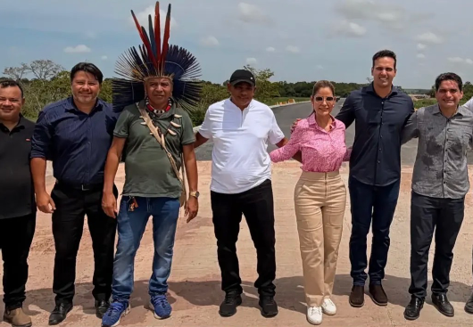 Ao lado de Lucas, Murilo visita obras da estrada de Praia de Campina, em Rio Tinto