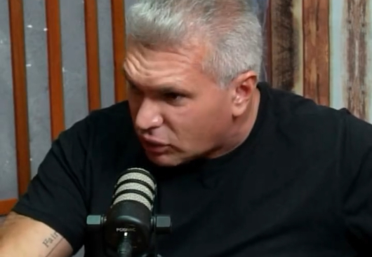 Julian Lemos faz intrigantes leituras em podcast
