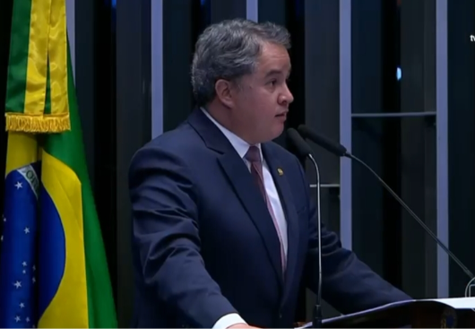 Segurança Pública “Não dá para tratar traficante como vítima, nem achar normal bandido roubar celular para tomar uma cervejinha”, diz Efraim ao relatar projeto que endurece penas