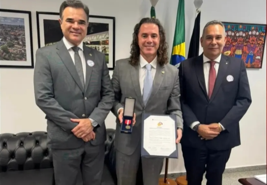 Veneziano é condecorado pelo TRT da 6ª Região por sua atuação em favor da Justiça do Trabalho