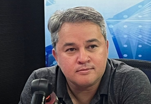 À RÁDIO ARAPUAN FM, SENADOR EFRAIM FILHO CONFIRMA CONVITE PARA ASSUMIR PRESIDÊNCIA DO PL NA PARAÍBA
