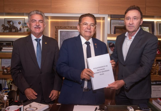 Deusdete Queiroga se increve para disputar vaga no TCE-PB