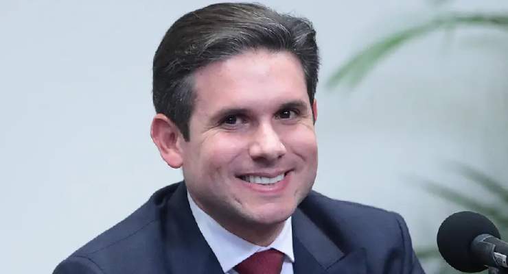 Hugo Motta lidera pesquisa para deputado federal