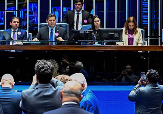 Senado aprova criação de 17,8 mil cargos federais; impacto é de R$ 5,3 bilhões