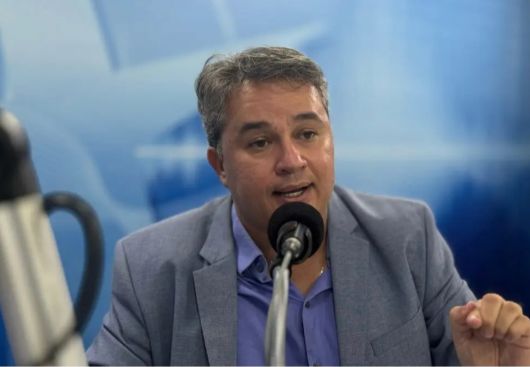 Efraim Filho defende CPI do Banco Master e cita pressão popular por investigação