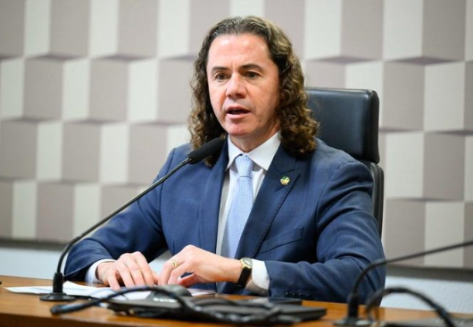 Veneziano assina requerimento de criação de CPI