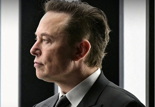 Elon Musk dobra fortuna e se mantém como homem mais rico do mundo, mostra lista da Forbes