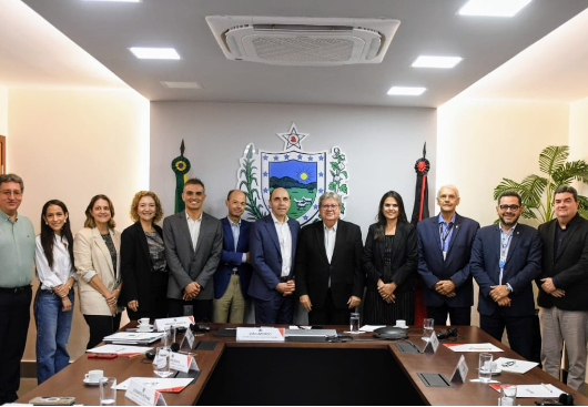 João Azevêdo recebe comitiva do Banco Mundial e apresenta projetos ao novo diretor para América Latina e Caribe