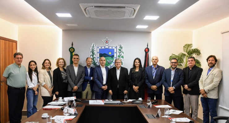 João Azevêdo recebe comitiva do Banco Mundial e apresenta projetos ao novo diretor para América Latina e Caribe