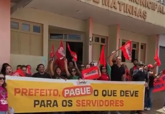 DIA HISTÓRICO EM MATINHAS! SERVIDORES OCUPAM PREFEITURA E COBRAM DIREITOS NEGADOS PELA GESTÃO DE BENEDITO BRAZ
