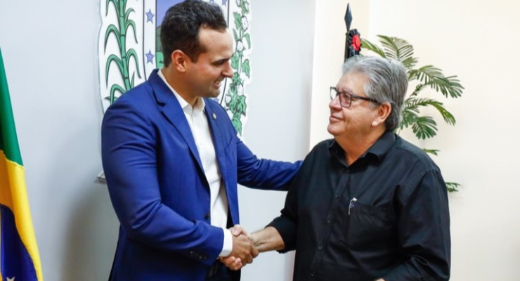 Lucas Ribeiro toma posse como governador