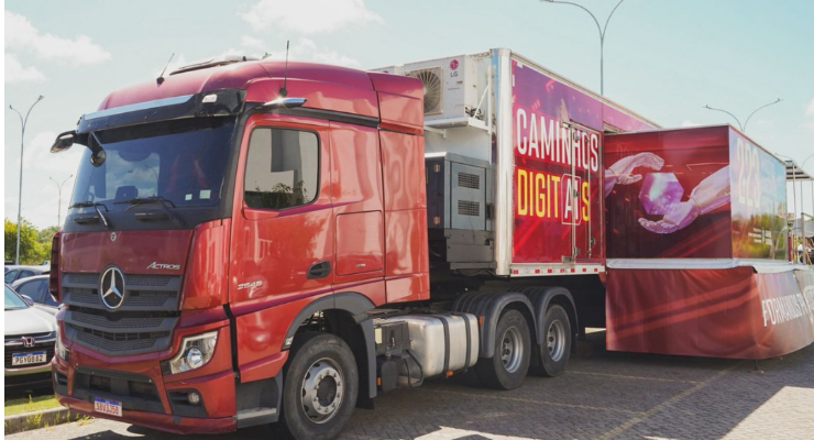 João Azevêdo lança projeto com carreta tecnológica para qualificação digital da PB