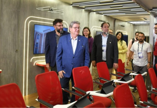 Spotlight Paraíba: João entrega Carreta Tecnológica para levar qualificação digital aos 223 municípios