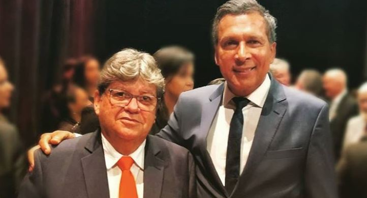 Governador da Paraíba, João Azevedo, ao lado do ex-deputado estadual Ricardo Barbosa.