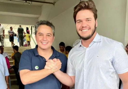 Prefeito de Campina Grande Bruno Cunha Lima ao lado do senador Efraim Filho.