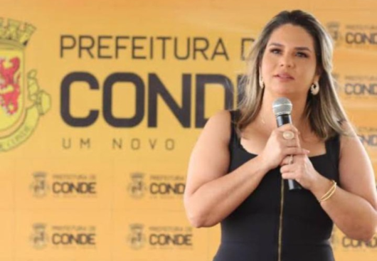 Prefeita do Conde Karla Pimentel.