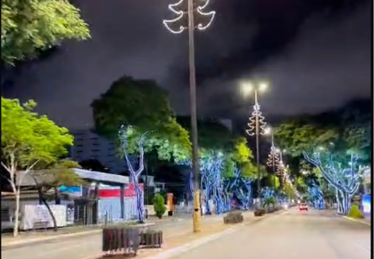 VÍDEO: prefeitura de João Pessoa dá um show com a Iluminação de NATAL - a prefeitura de Campina Grande já perdeu o timeing