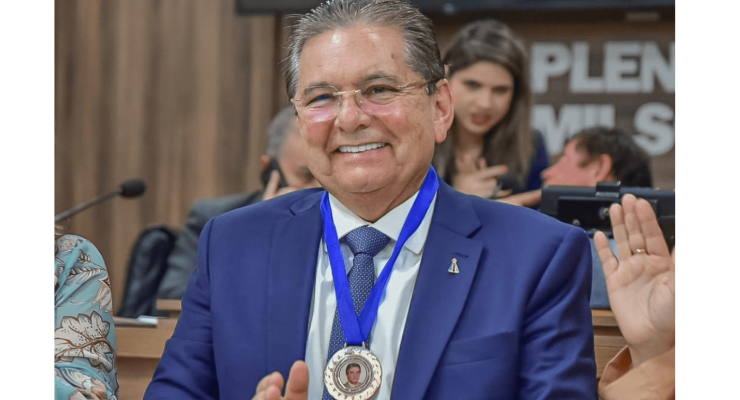 Adriano Galdino recebe Medalha Antônio Mariz na Câmara de Sousa