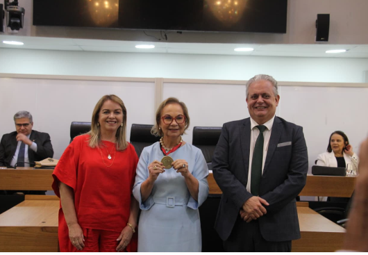ALPB homenageia promotora Rosane Maria Araújo