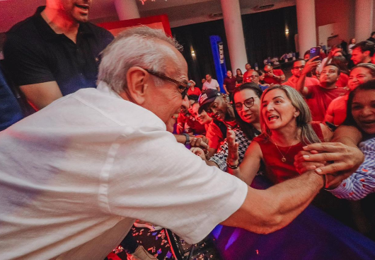 Cícero se filia ao MDB com forte apoio político,