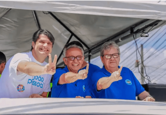 Léo Bezerra nega saída do PSB e diz que vai coordenar campanhas de Cícero e João