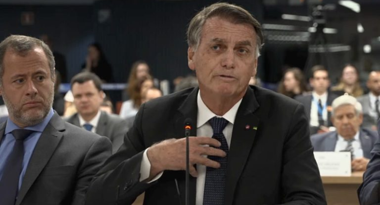 Bolsonaro, generais e almirante podem perder postos e patentes; entenda