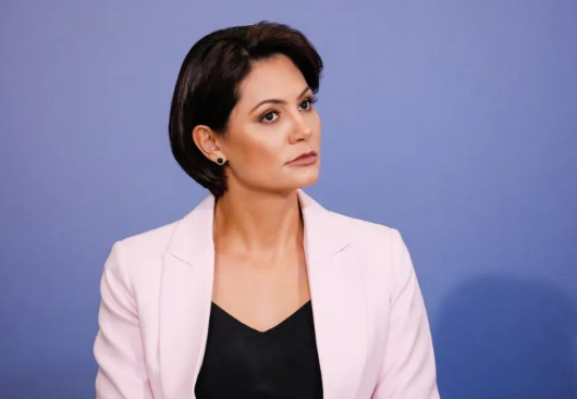 Michelle se manifesta sobre embate com filhos de Bolsonaro