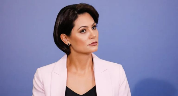 Michelle se manifesta sobre embate com filhos de Bolsonaro