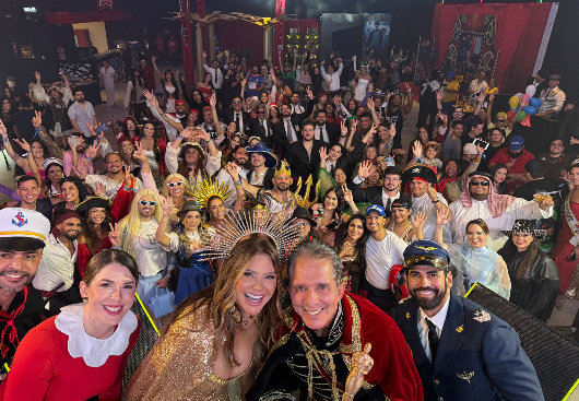 Nabor recebe “Oscar” de influenciadores durante festa à fantasia em Patos