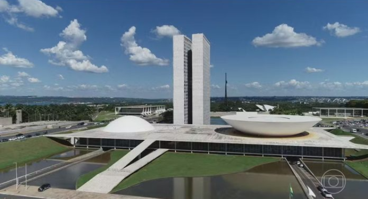 Parlamentares propõem R$ 7 bilhões em emendas Pix para 2026