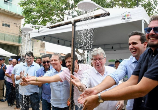 João Azevêdo inaugura adutora e estrada com investimentos que superam R$ 50 milhões