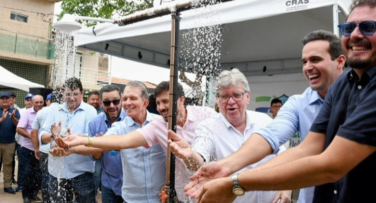 João Azevêdo inaugura adutora e estrada com investimentos que superam R$ 50 milhões