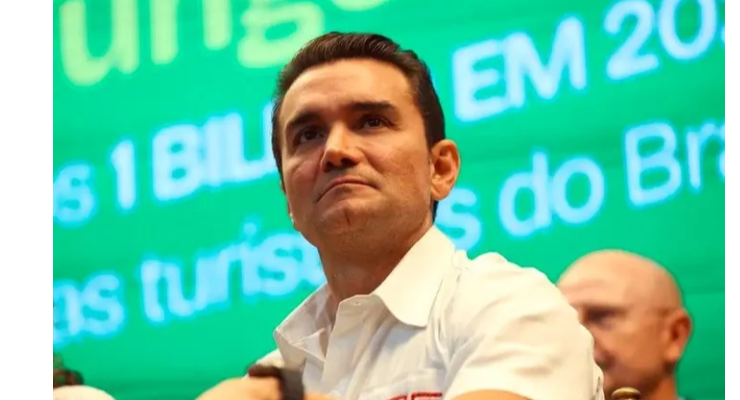 Ministro é expulso de partido após descumprir ordem para deixar governo Lula