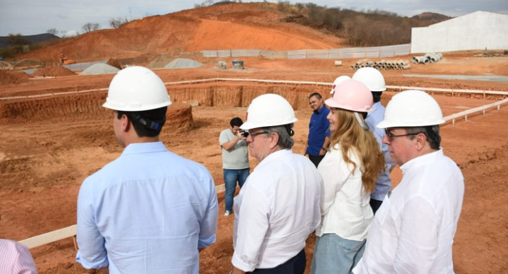 Em Cajazeiras, João Azevêdo visita obras e destaca parcerias com o município