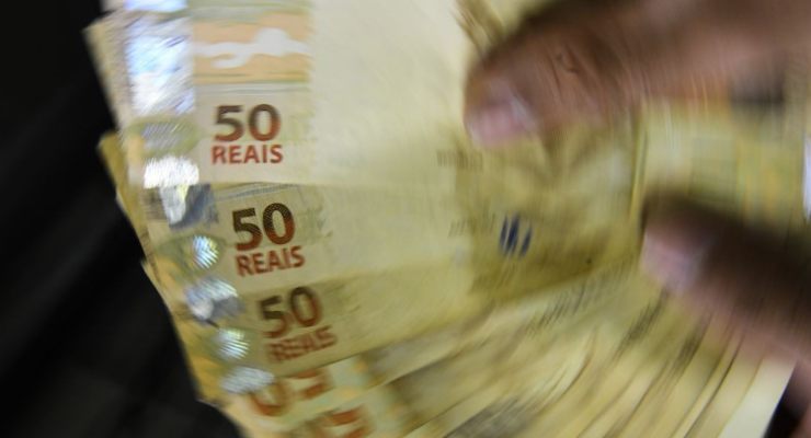 Cícero anuncia antecipação dos salários