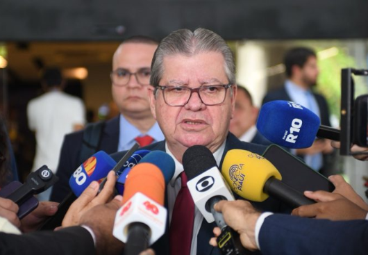 João Azevêdo comenta ataque dos EUA à Venezuela e defende diplomacia