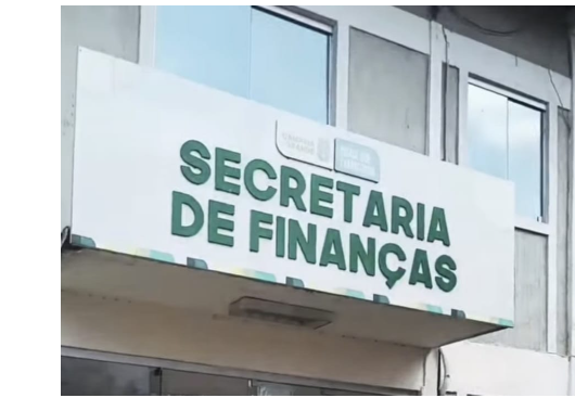 GESTORES DA PREFEITURA DESAPARECIDOS: SINTAB ESCULACHA SECRETÁRIO DE FINANÇAS DA PMCG E OCUPA PRÉDIO EM PROTESTO POR SALÁRIOS ATRASADOS EM CAMPINA GRANDE