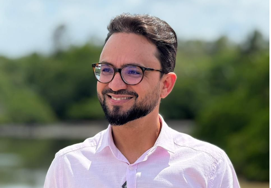 Presente de aniversário: Tibério Limeira aparece dentro das vagas da ALPB em primeira pesquisa registrada de 2026
