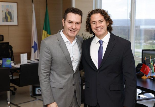 Ministro das Cidades Jader Filho comunica a Veneziano habilitação de Campina Grande para financiamento do VLT