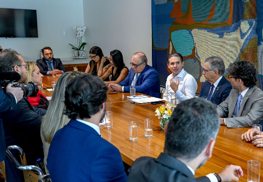 *Presidente Hugo Motta recebe deputados e representantes de plataformas para discutir regulamentação do trabalho por aplicativo*